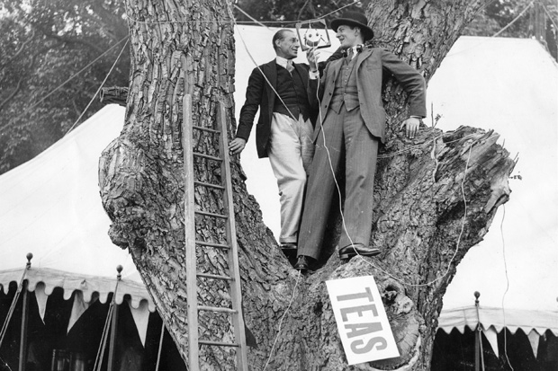Lance Sieveking (right) with Colonel G.L. Thompson broadcasting a running commentary on the final bumping race from a tree in Rectory Meadow, Cambridge, June 1927