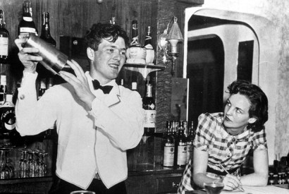 All too briefly together: Esmond and Jessica working behind a bar in Miami in 1940