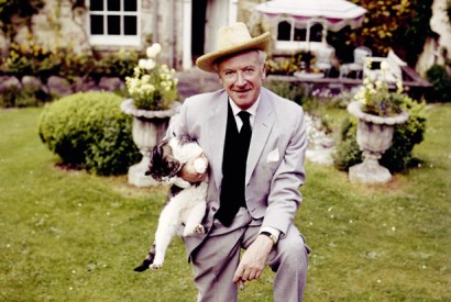 Cecil Beaton with Mickey the cat, Reddish house (self-portrait)