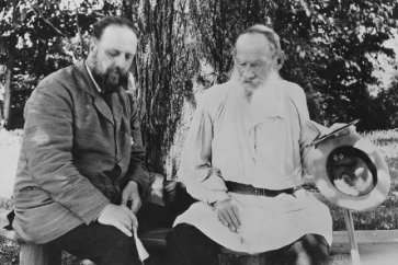 Tolstoy with his secretary at Yasnaya Polyana, 1906