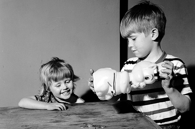 A future pensioner seizes control of his saving strategy, 1951