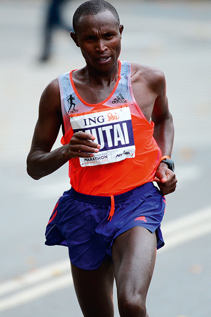 Geoffrey Mutai leads the New York City marathon in November 2013