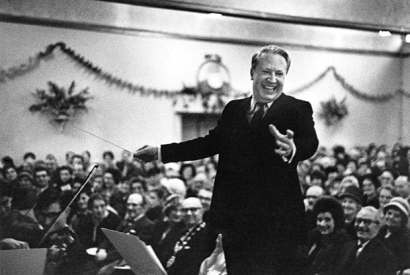 Edward Heath conducting the annual carol concert at the Grand Ballroom, Broadstairs, Kent in 1963. (Photo: Erich Auerbach/Hulton Archive/Getty)