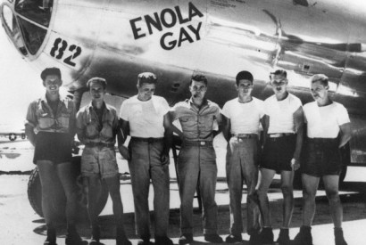 American bomber pilot Paul W. Tibbets Jr. (centre) stands with the ground crew of the bomber 'Enola Gay' which Tibbets flew in the atomic bombing of Hiroshima (Photo: AFP/Getty)