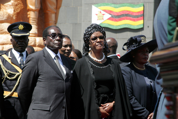 Robert Mugabe attends the funeral of Solomon Mujuru (Photo: Getty)