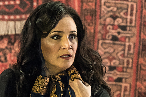 Wild-eyed mezzo Annunziata Vestri as mad Margherita in ‘Guglielmo Ratcliff’