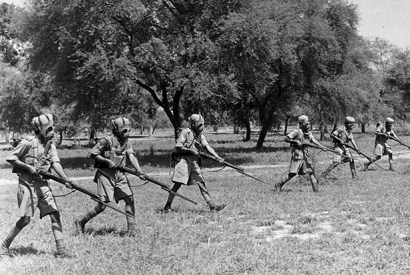 Preparing for modern warfare: Indian infantrymen c. 1940