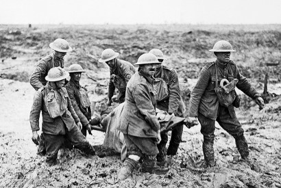 Stretcher-parties wading through the morass sometimes took six hours to bring in casualties. Left: near Boesinghe, 1 August 1917 (from Chris McNabb’s Passchendaele 1917)