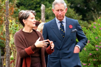 Alice Waters shows the Prince of Wales around her ‘Edible Schoolyard’ garden in California
