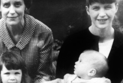 Sylvia Plath with her two children and her mother Aurelia in Devon c. 1962