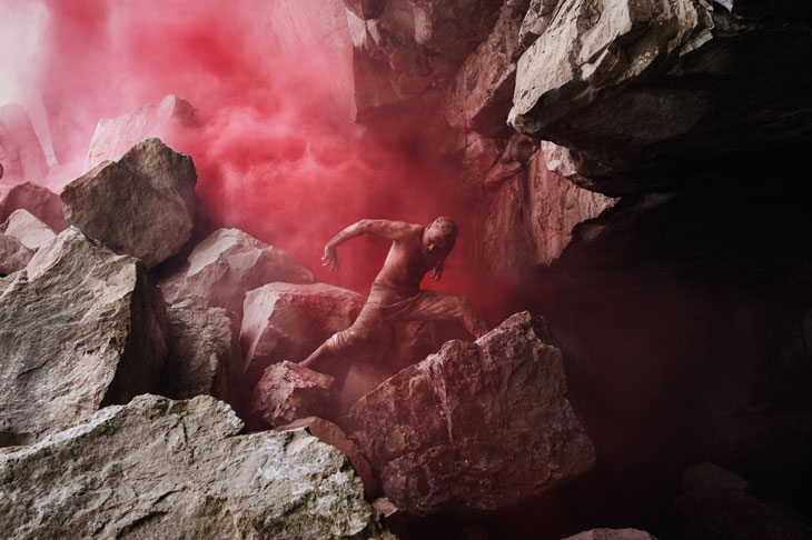 Akram Khan in Mirella Weingarten’s starkly stupendous set