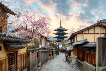Kyoto’s Yasaka Pagoda and Sannenzaka Street with cherry blossom in the morning