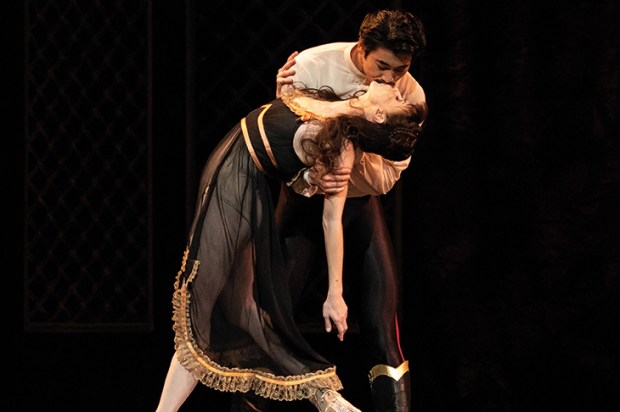 Natalia Osipova as Mary Vetsera and Ryoichi Hirano as Rudolf in Mayerling