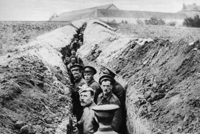 28th October 1914: British soldiers lined up in a narrow trench during World War I. (Photo by Hulton Archive/Getty Images)