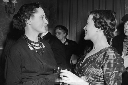 Pamela Hansford Johnson (right) and Elizabeth Taylor at a Book Society party in Knightsbridge in 1954