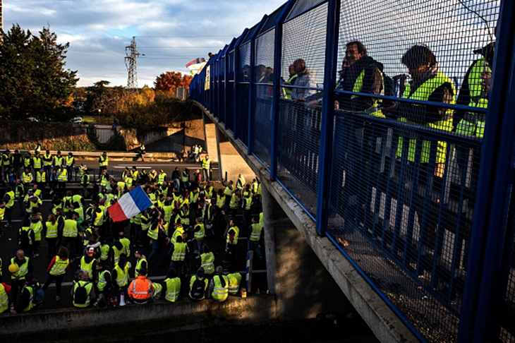 ‘Yellow Vest’ (gilets jaunes) protesters continue to block French roads in protest against — everything