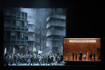 The thrilling first part of Dmitri Tcherniakov's new production of Berlioz's Les Troyens for Opéra Bastille. Photo: Vincent Pontet / Opéra National de Paris