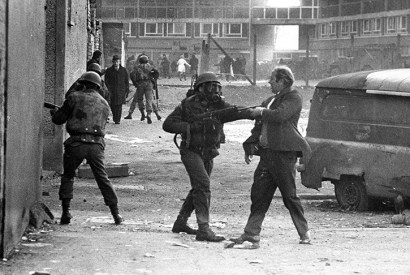 Confrontation between a soldier and an IRA suspect, 30 January 1972