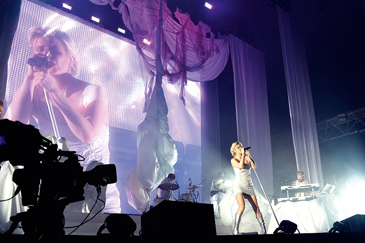 Aspiring to profundity: Robyn at Ally Pally