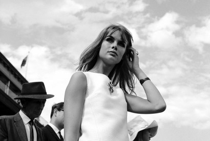 The English model Jean Shrimpton’s appearance at the Melbourne Races in 1965 hatless, gloveless and bare-legged in a mini-dress caused a press furore in Australia