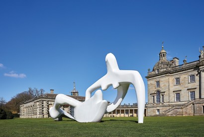 Moore’s art has never looked more in context than it does here, undulating in the spring sunshine with Palladian architecture on one side and vistas of greenery on the other: ‘Large Reclining Figure’, 1984