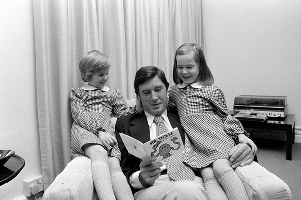 Roger Hargreaves reading to his twin daughters. Credit: Getty Images