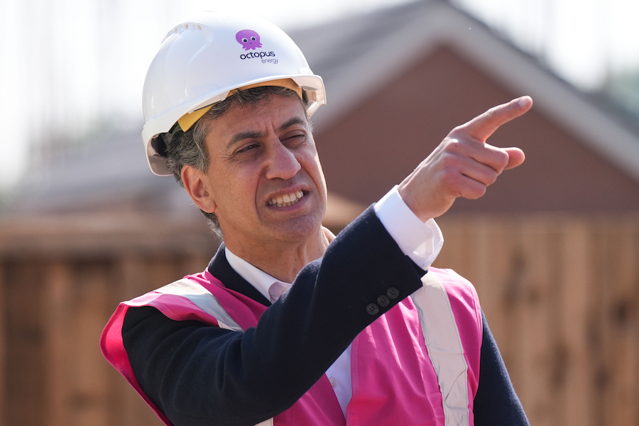 Silhouette Grandezza Naturale Ed Miliband – Ritaglio In Cartone Con Ologramma – Celebrity Cutouts Originale - 5
