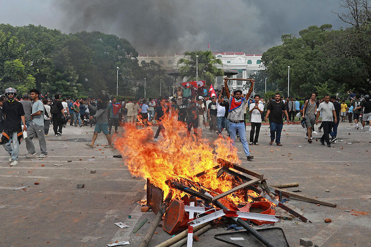 Protesti v Nepalu se zaostrujejo, indijske obmejne države v pripravljenosti