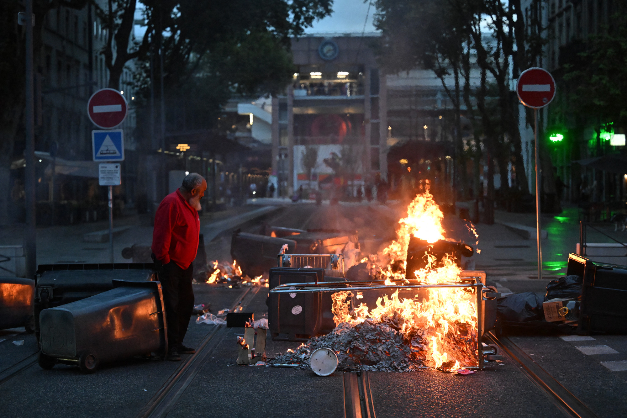 Protesti se razširili in zaostrili po svetu