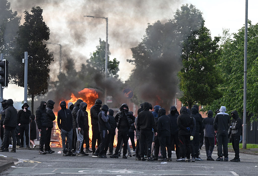 Why is it mainly loyalists rioting in Belfast?